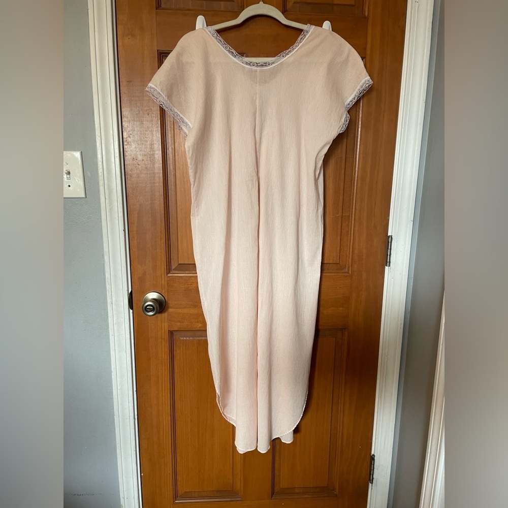 Elegant Vintage style Pink Nightgown with Lace Trim - Picture 4 of 5